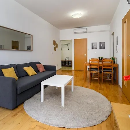 Basilica In Prime Location Apartament *